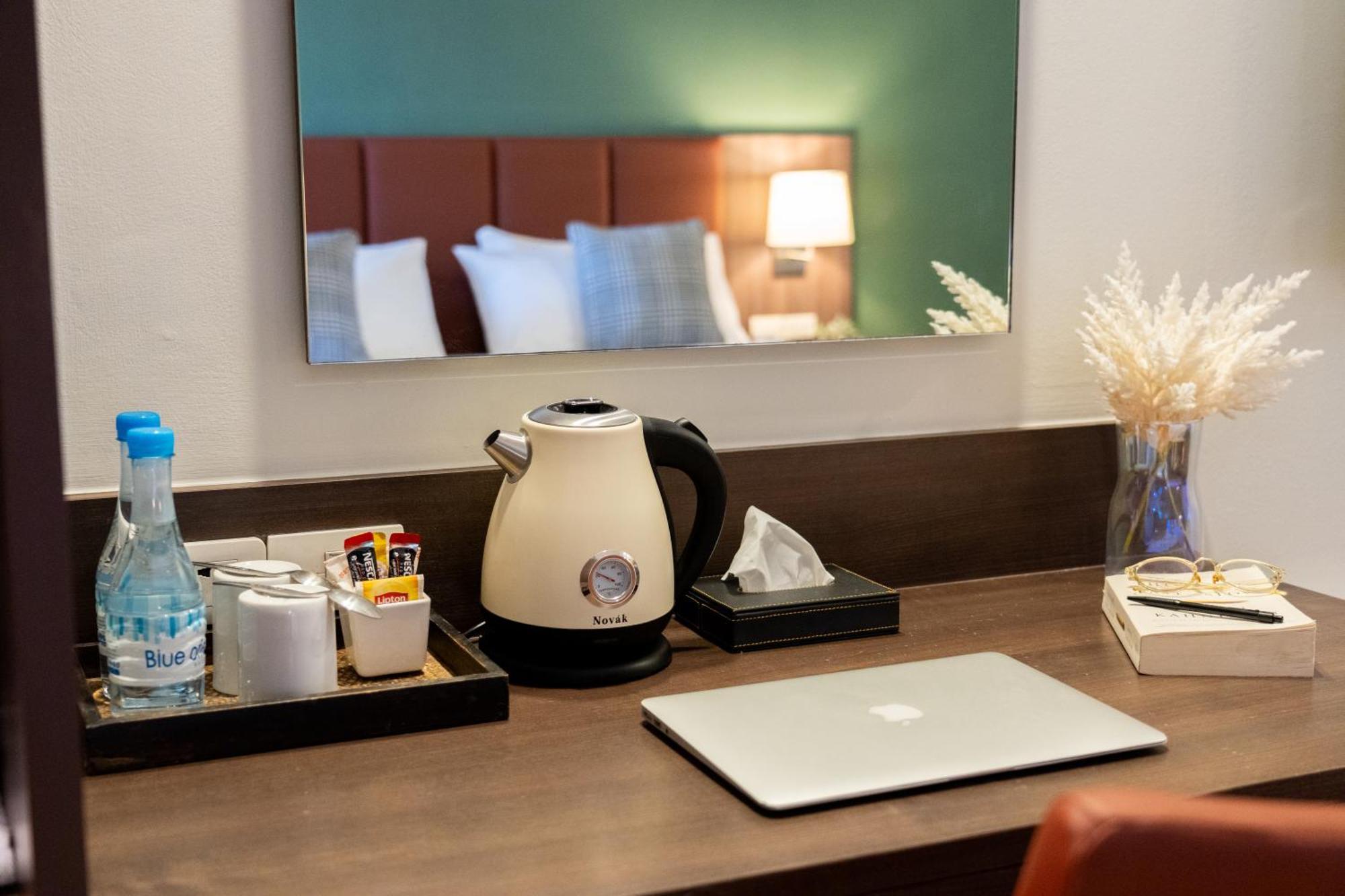 Legacy Hotel Bangkok Sukhumvit Экстерьер фото