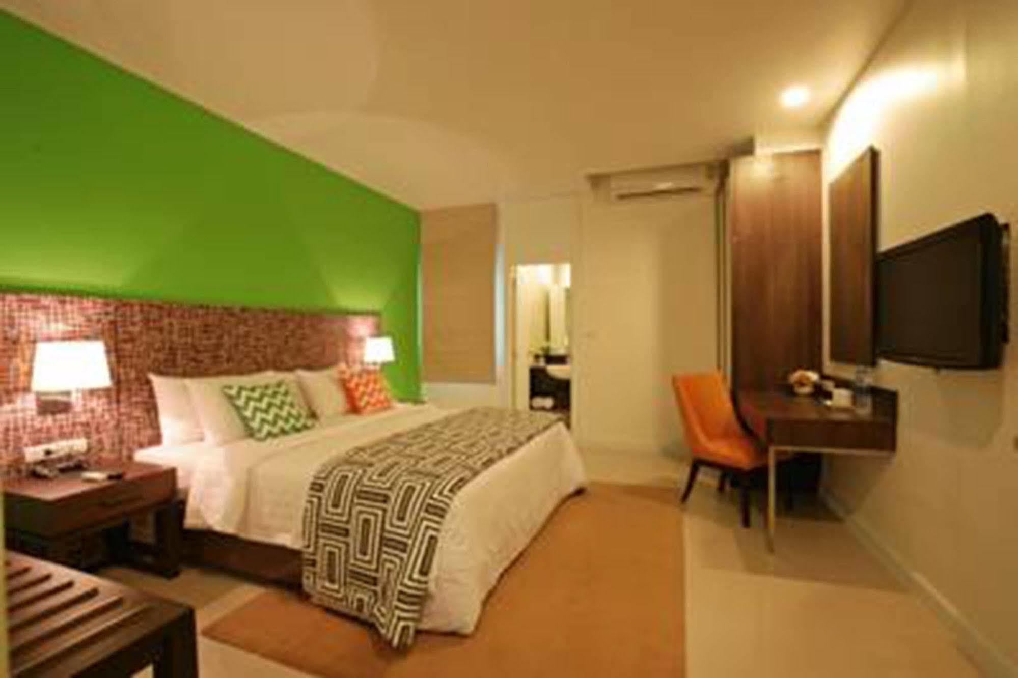 Legacy Hotel Bangkok Sukhumvit Экстерьер фото