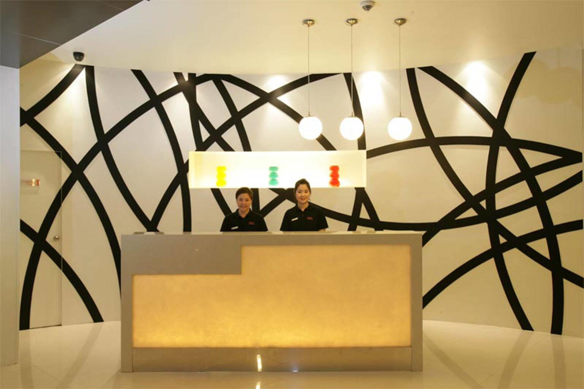 Legacy Hotel Bangkok Sukhumvit Экстерьер фото
